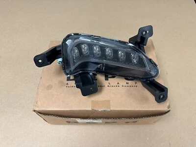 Depo 321-1603R-AC Fog Light Assembly Right Fits 2017-2018 Hyundai Elantra NEW - Image 1 of 4