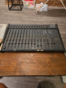 Peavey Unity Series 2000 – 12 Channel Analog Mixer – Powers On – Untested - Picture 1 of 7