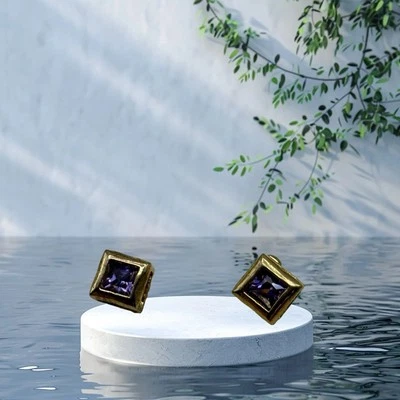 Nuevos aretes de circonita cúbica genuinos tono dorado, púrpura claro 5 mm con caja Foto 1 de 4