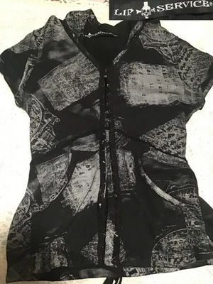 Lip Service 复古罕见 Gravestone 紧身胸衣短袖连帽衫 M 码 M 码 — 第 1/4 张图片