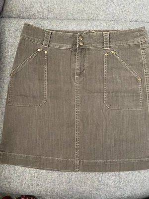 Falda Kuhl Para Mujer Carga Senderismo Exterior Verde Oliva Bolsillos Talla 8 Usada en Excelente Condición Exterior Foto 1 de 4