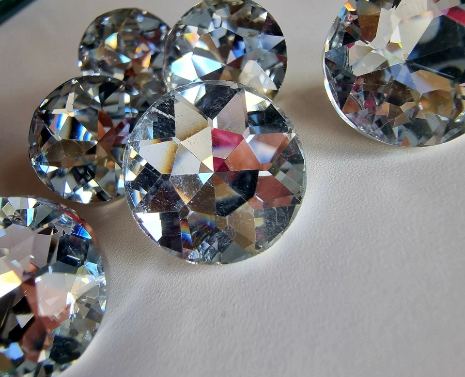 LUXURY CRYSTAL GLASS BUTTONS – 20mm, 25mm CLEAR, DIAMOND, JEWEL, RHINSTONE, GEM - Image 1 of 4