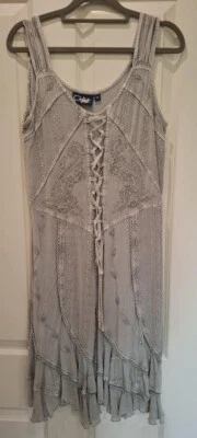 Coline Kleid, Gr. M graugrün, Träger, Stickerei, Perlen, knielang, zumSchnürren - Bild 1 von 4