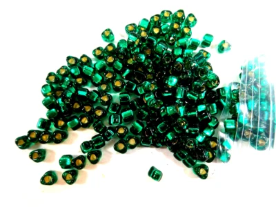 100 Silver-Lined Glass Triangle DARK GREEN Seed Beads Miyuki 5/0 - Image 1 of 2