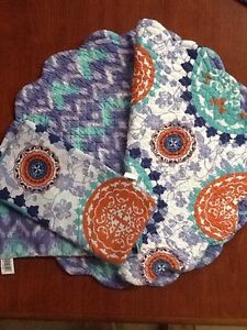 NWT! Set of 4 C & F Enterprises Quilted Scallop Rev Placemats w/2 or 4 Napkins
