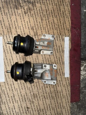 Infiniti G35 VQ35DE 2003-2006 tracción trasera 3,5 L soportes de motor Foto 1 de 4