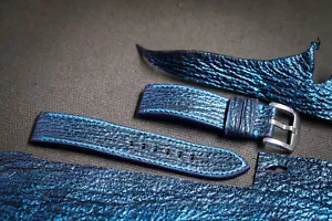 Cinturino per orologio in pelle di squalo blu metallizzato fatto a mano in pelle - Foto 1 di 9