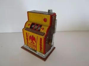 CASA DELLE BAMBOLE 1/12 MINIATURA ARTIGIANALE FIRMATA METALLO/LEGNO SLOT MACHINE LAS VEGAS!! - Foto 1 di 3