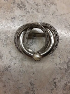 Vintage Kreise Brosche Perle Akzent silberfarben strukturiert & glatt 1,25"x1" - Bild 1 von 7