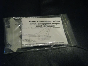 F-8E Crusader Wing mit abgeworfenen Klappen & Droops für ein Academy Kit -1/72- Obscureco - Bild 1 von 2