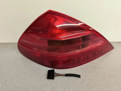 03-06 Conjunto de lámpara de luz trasera izquierda izquierda izquierda lado del conductor Mercedes R230 SL500 SL600 FABRICANTE DE EQUIPOS ORIGINALES Foto 1 de 4