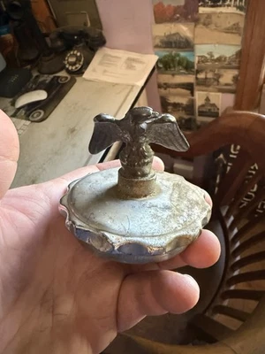 20 世纪 30 年代雪佛兰散热器盖装饰黄铜鹰鸟尖端汽车零件美国 — 第 1/4 张图片