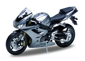 TRIUMPH DAYTONA 675 SPORT BIKE BRAND NEW 1:18 REPLICA MOTORCYCLE MODEL BY WELLY - Picture 1 of 10