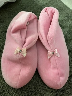 Girls Size Medium (13-1) Totes Isotoner Pink Slippers - Image 1 of 4