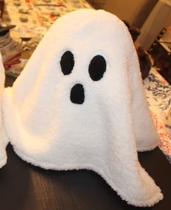 Costco Brentwood Sherpa Halloween Ghost Pillow - BNWT - Picture 1 of 2