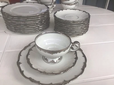 Tazza porcellana 1/trio + UT + bordo piatto cucina con decoro argento senza marchio - Immagine 1 di 4