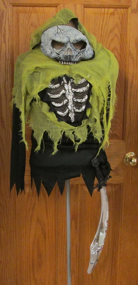Disfraz de zombi de Halloween para niño con máscara y espada talla grande Foto 1 de 4