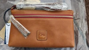 Dooney & Bourke Natural Florentine Double Zip Wristlet 🤎 Clutch Geldbörse - Bild 1 von 4