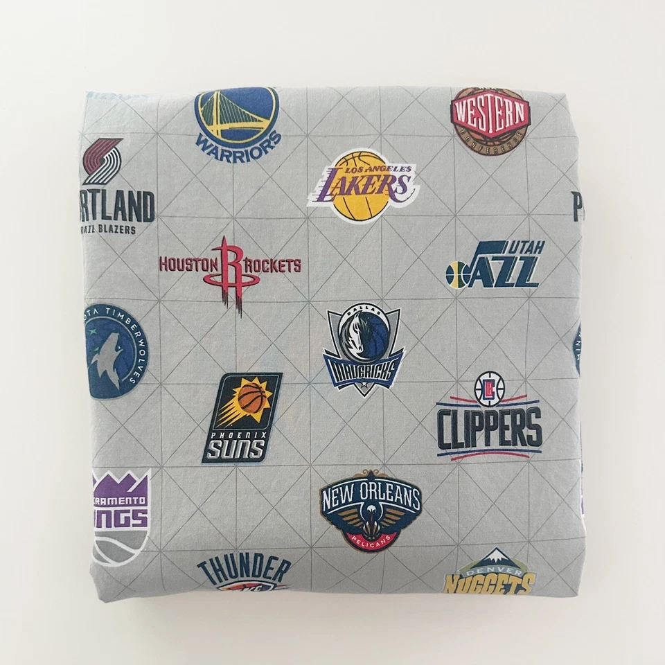 POTTERY BARN TEEN x NBA Conferencia Oeste Baloncesto Logo Hoja Plana DOBLE, Gris Foto 1 de 4