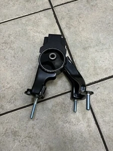 Motormontage Halterung hinten 12371-37030 für Toyota Wish Noah Voxy ZRR70 2007-2016 - Bild 1 von 7