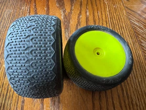 AKA Typo Tires Rear Preglued Mounted Yellow Wheels 1/10 Buggy - Picture 1 of 1
