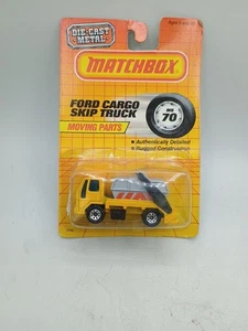 Matchbox Die Cast Set 2 Neufahrzeuge Ford Cargo Skip Van & No 75 Helicopter - Bild 1 von 8