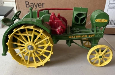 ERTL DIECAST 1/16 JOHN DEERE 1915 WATERLOO BOY TRACTOR MODEL R #559. EUC! - Image 1 of 4