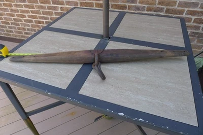 ANTIGUO GAMBREL, JUEGO, PERCHA DE CARNE, MADERA Y HIERRO FORJADO A MANO, 38" Foto 1 de 4