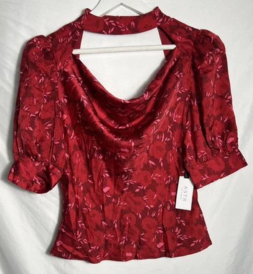 ASTR the Label Mujer’s Mediano FLORAL CUELLO FALSO CAPUCHA DRAPEADO TOP en Rojo Floral Foto 1 de 4
