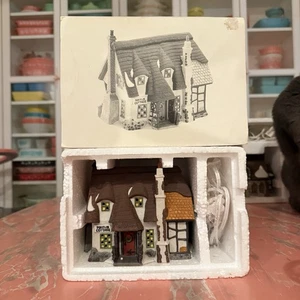 DEPT 56 Oliver Twist "MAYLIE COTTAGE" Dickens Village Heritage Department 5553-0 - Picture 1 of 7