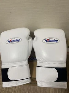 Winning boxing gloves with box - Picture 1 of 2
