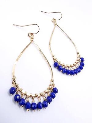 Pendientes araña lágrima rellenos de oro con cristales azules índigo azul marino artesanales Foto 1 de 4