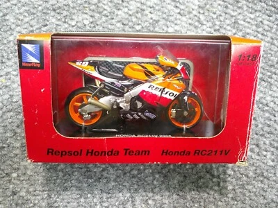 REPSOL HONDA TEAM RC211V New Ray Toys 1:18 scale motorcycle - Image 1 of 4
