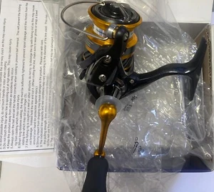 Carretes giratorios Daiwa Revros 2500 LT - carrete giratorio de pesca NUEVO - Imagen 1 de 3