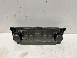 Toyota Kluger Front Heater Controls GSU40 05/2007-02/2014 - Picture 1 of 8