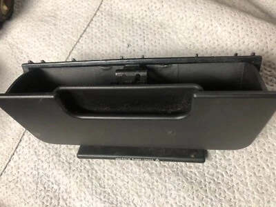 沃尔沃740中心烟灰缸 — 第 1/2 张图片