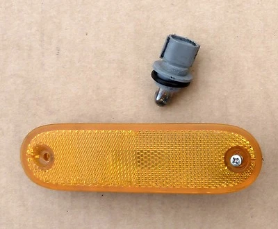 1992 1993 92 93 GEO STORM  SIDE MARKER LIGHT FRONT LH - Image 1 of 2