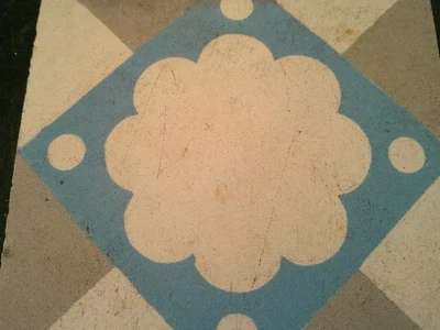 CARREAU CIMENT ANCIEN DECOR GEOMETRIQUE 14 CM X 14 CM X 1,7 CM GRIS BLEU BLANC - Photo 1/4