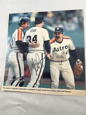 Nolan Ryan HOF Houston Astros Sports Illustrated Clipping baseball autograph - Image 1 of 2