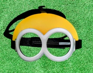 Despicable Me 4 Movie Promo Universal Minions Adj Straps Costume Face Mask New - Picture 1 of 4