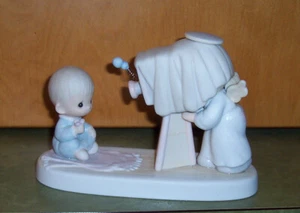 Precious Moments Figurine :  1983 Baby's First Picture - E-2841  Enesco - Picture 1 of 6