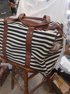 Madden Girl Overnight Weekender Reisetasche schwarz und ecru gestreift  - Bild 1 von 9