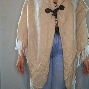 Damen Poncho Jacke hauchdünn gestreift hellorange und weiß - Bild 1 von 16