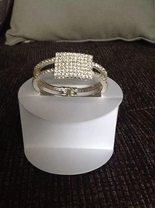 SILVER CUFF RHINESTONE FASHION BRACELET. BRAND NEW IN THE GIFT BOX. - Picture 1 of 4