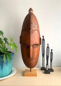 Papua New Guinea Mask Sepik River Large Hardwood Mask on Stand - Picture 1 of 10