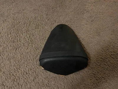 2009-2012 KAWASAKI NINJA ZX6R ZX600R FABRICANTE DE EQUIPAMENTO ORIGINAL TRASEIRO PASSAGEIRO ASSENTO TANDEM ALMOFADA - Imagem 1 de 4