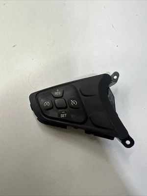 Interruptor de teléfono de crucero de rueda Chevrolet Malibu 2016-2022 con bisel moldura OEM Foto 1 de 4
