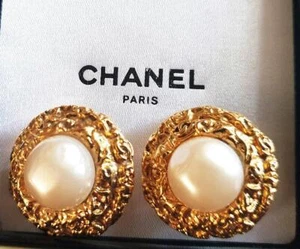 Vintage CHANEL gold & pearl large raised dome Earrings Clip Ons Boxed. Gorgeous! - Picture 1 of 9