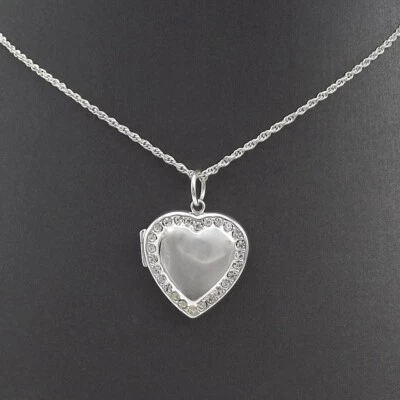 Nuevo Collar Colgante Avon Diamantes de Imitación Corazón Hinchado Medallón Dije Foto 1 de 4