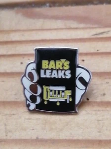 Pin's Pins Pin LAPEL Société Produit Entretien Auto  "BARS LEAKS "  - Picture 1 of 2